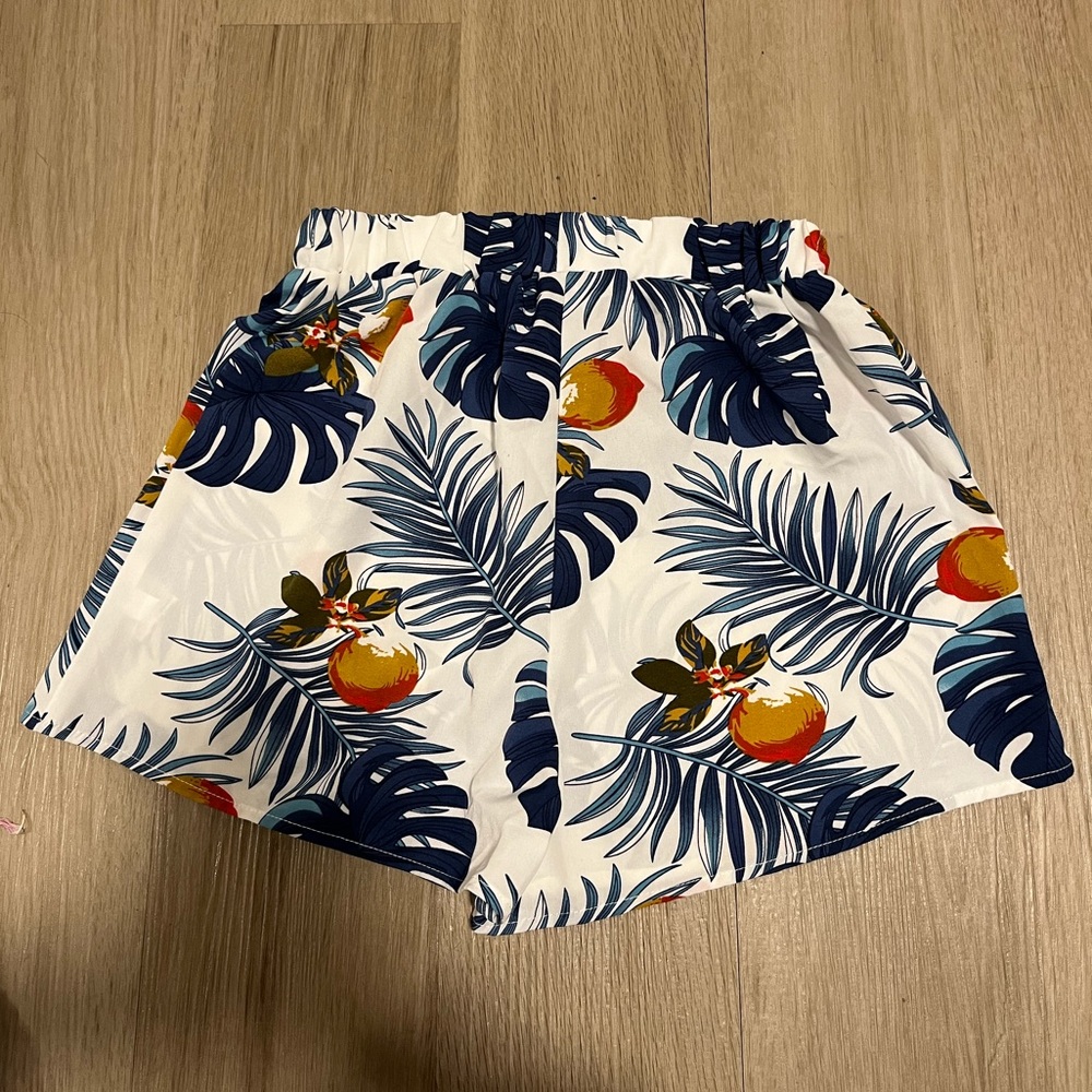 White Tropical Flowy Shorts | Size XS/S